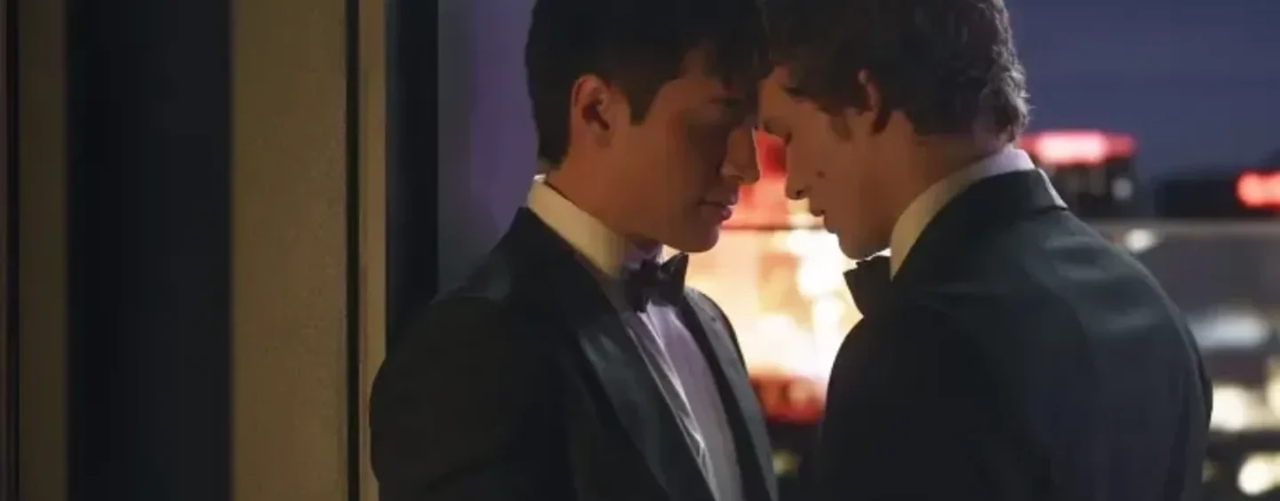 Regardez d'abord la rivalité chauffée de hockey gay torride et les stars qui ont des gays convoitant