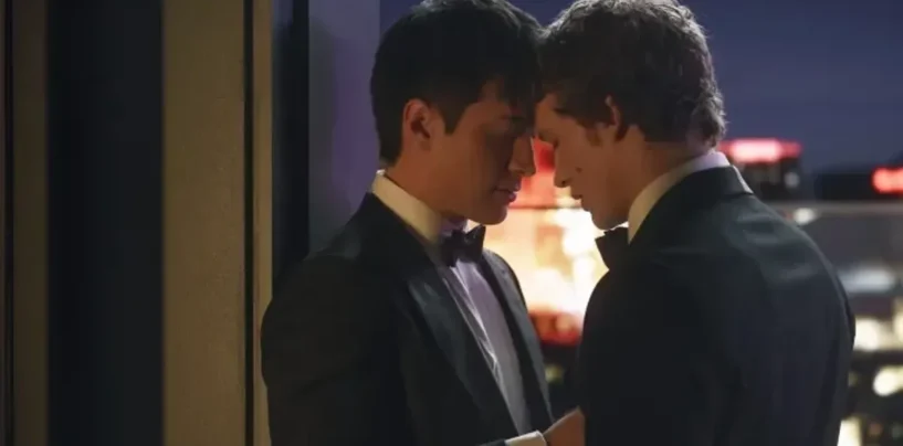 Regardez d'abord la rivalité chauffée de hockey gay torride et les stars qui ont des gays convoitant