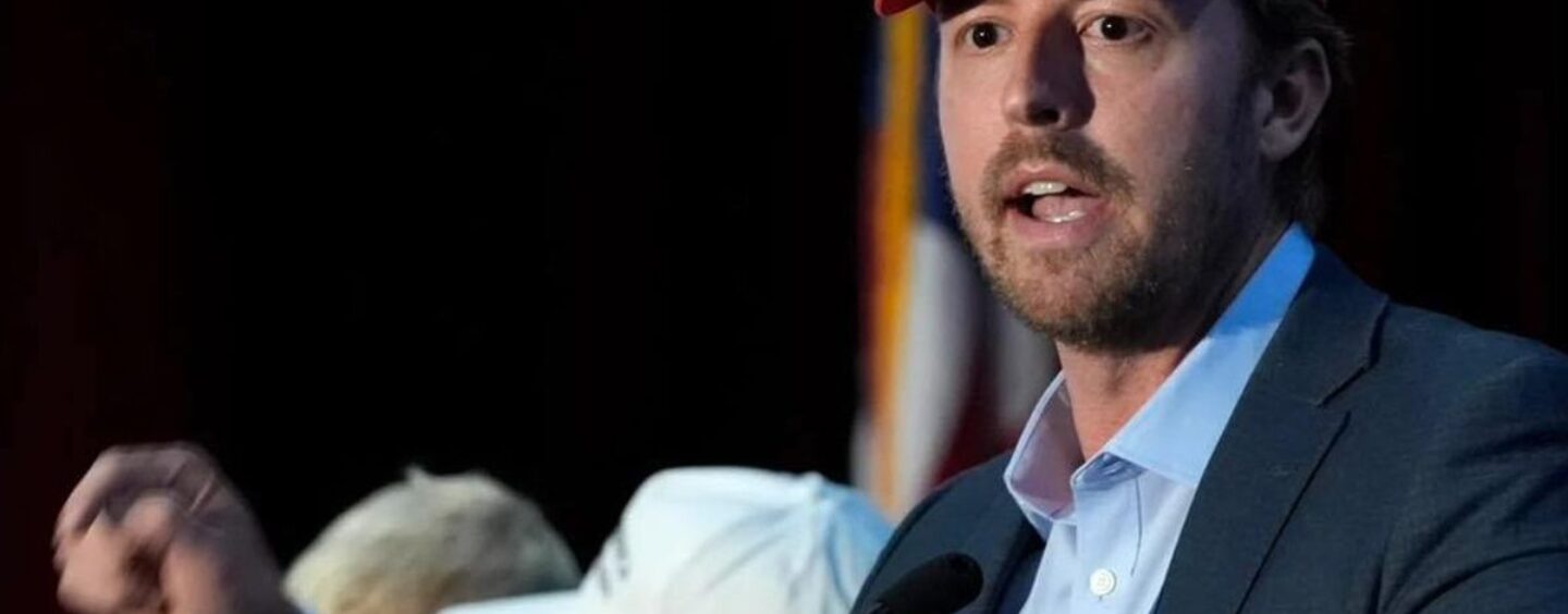 La chute du surintendant de l'État de l'Oklahoma, Ryan Walters, et les questions autour de sa démission