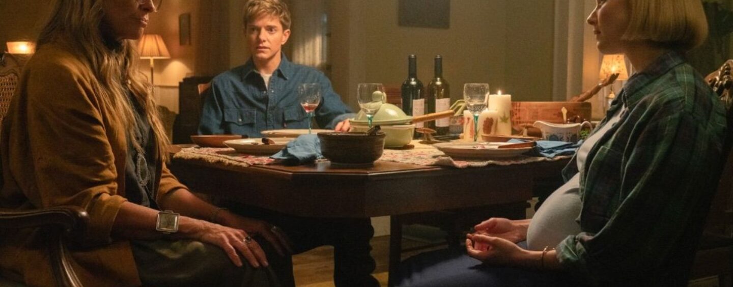 Les stars 'Wayward' 'parlent des cultes, de la bizarrerie, de la jeunesse et du libéralisme armé