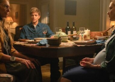 Les stars 'Wayward' 'parlent des cultes, de la bizarrerie, de la jeunesse et du libéralisme armé