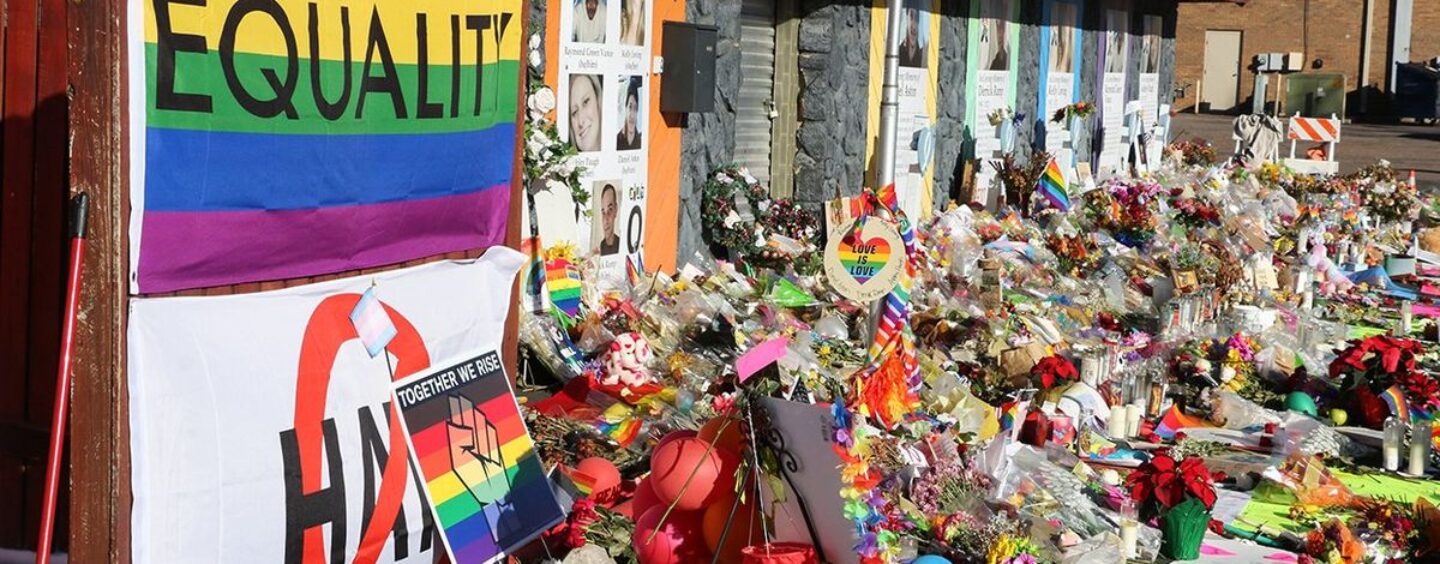 Les fédéraux frottent tranquillement les personnes transgenres des rapports de sécurité nationale sur les menaces à la communauté LGBTQ +