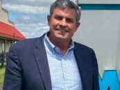 Un candidat républicain du Wisconsin pour le gouverneur a suivi les comptes sexuels pour la star adulte non binaire, d'autres