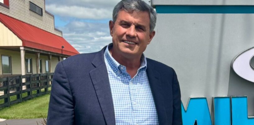 Un candidat républicain du Wisconsin pour le gouverneur a suivi les comptes sexuels pour la star adulte non binaire, d'autres