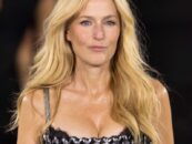 Gillian Anderson suinte le sex-appeal à la Fashion Week de Paris et les lesbiennes sont sauvages