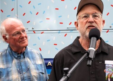 Le fondateur de Ben & Jerry, Jerry Greenfield, démissionne, dit qu'il a été «réduit au silence» sur les droits LGBTQ +