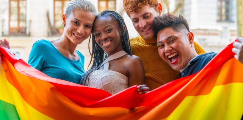 L’importance de la visibilité LGBT+ : comprendre ses enjeux à travers différents canaux