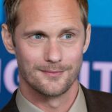 Alexander Skarsgård est-il sorti avec désinvolture? Voici pourquoi les fans le perdent
