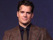 Les photos sexy torse nu d'Henry Cavill deviennent virales et les fans transpirent