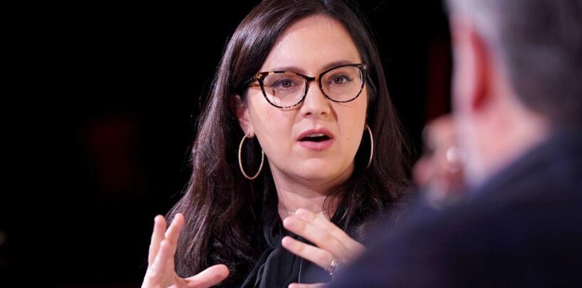 Qui est Bari Weiss, la femme bizarre anti-trans de droite qui reçoit les clés de CBS News?