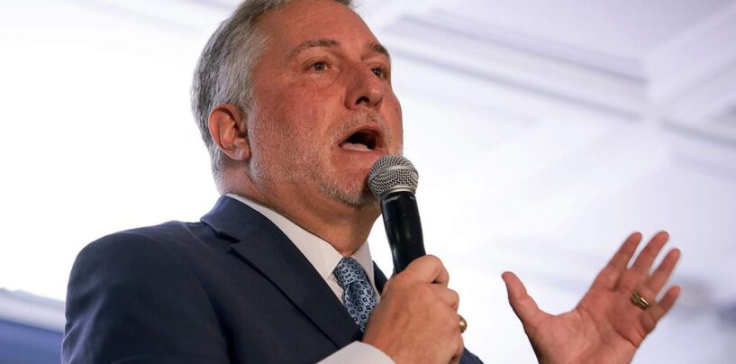 Gay Virginia républicain en proie à un scandale du porno nazi dit que le colistier est «à 100% contre l'égalité du mariage