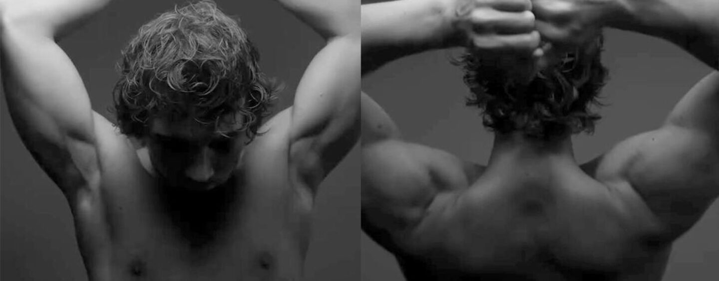 Connor Storrie se déshabille avec juste une serviette sur une nouvelle photo sexy pour Heated Rivalry