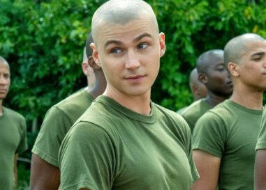 Miles Heizer n'avait pas d'amis masculins avant le tournage de Boots de Netflix