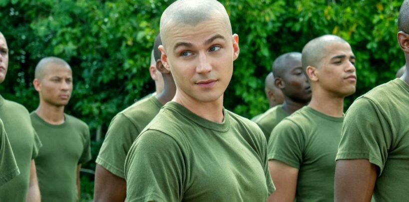 Miles Heizer n'avait pas d'amis masculins avant le tournage de Boots de Netflix