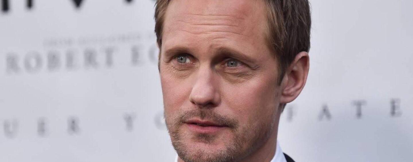 Retour en arrière : vous vous souvenez quand Alexander Skarsgård s'est présenté à l'avant-première d'un film en pleine drague ?