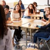 Des anneaux de pureté à « Don't Say Gay », la guerre de la droite contre l'éducation sexuelle n'a jamais pris fin