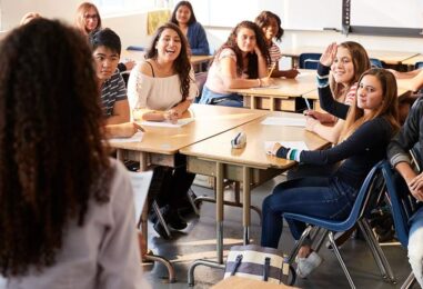 Des anneaux de pureté à « Don't Say Gay », la guerre de la droite contre l'éducation sexuelle n'a jamais pris fin
