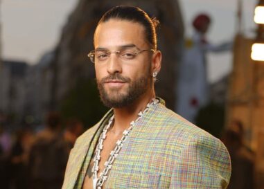 Maluma se déshabille avec juste une serviette dans un nouveau piège à soif sexy et les fans se déchaînent