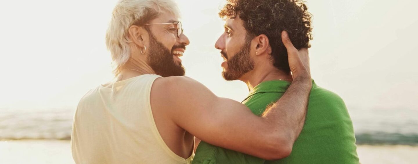 Qu'est-ce qu'un « voyage d'exploration » et les rencontres LGBTQ+ le font-elles ? Les experts en rencontres interviennent