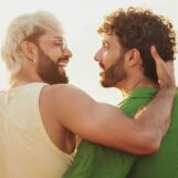 Qu'est-ce qu'un « voyage d'exploration » et les rencontres LGBTQ+ le font-elles ? Les experts en rencontres interviennent