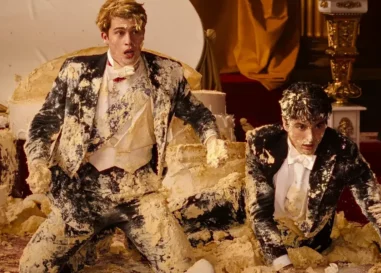 Le mariage rouge, blanc et royal arrive – 6 choses que nous voulons voir dans la suite et 5 que nous ne voulons pas voir