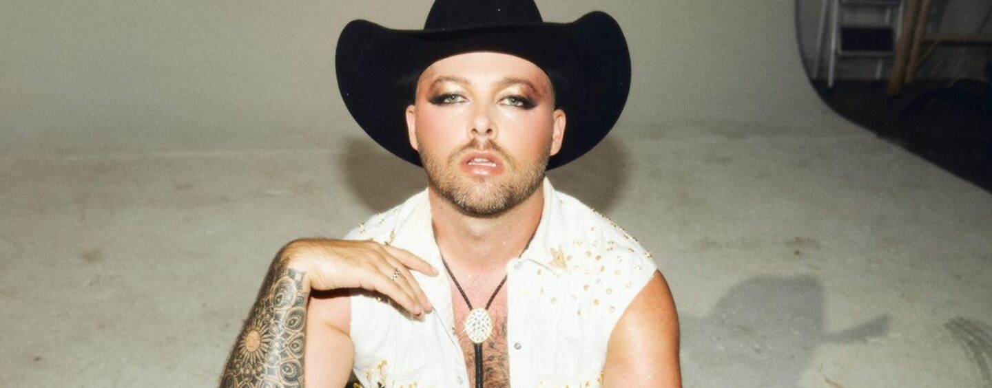 Rencontrez Adam Mac – l'intrépide chanteur country gay rendant hommage à Elton John et Boy George
