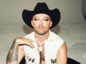 Rencontrez Adam Mac – l'intrépide chanteur country gay rendant hommage à Elton John et Boy George