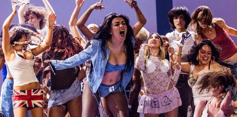 Dans l'église de Charli XCX, la piste de danse est un confessionnal