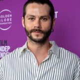 Les photos torse nu et mouillées de Dylan O'Brien vous feront haleter