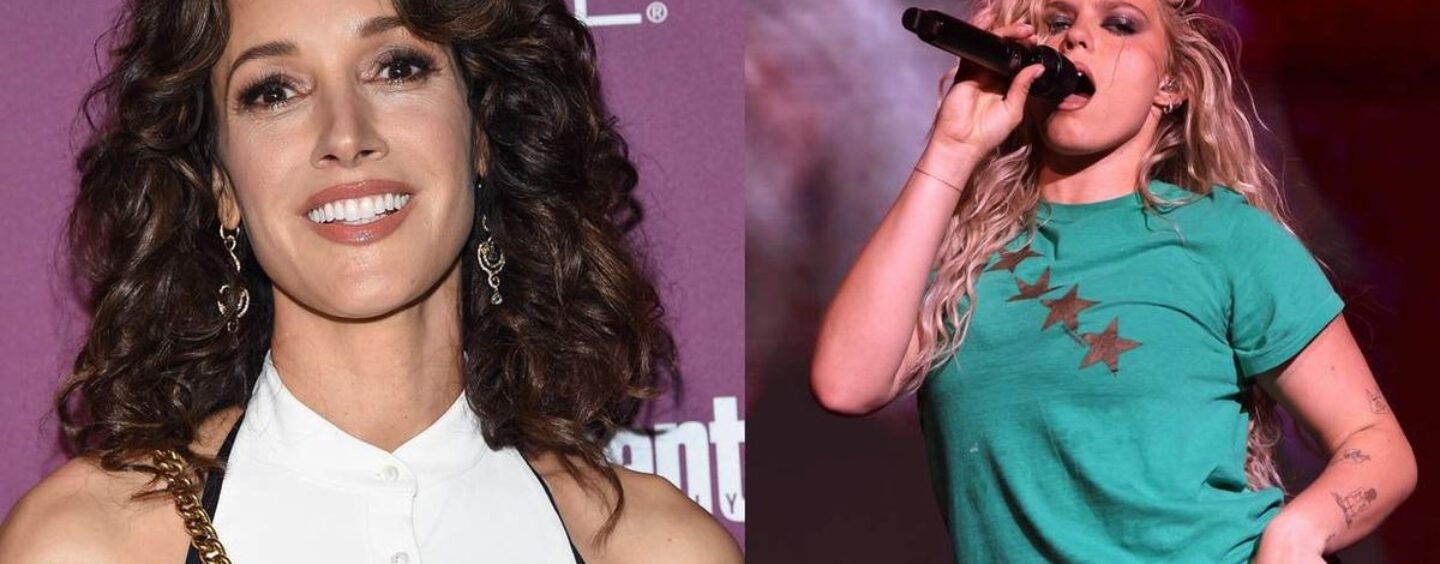 Jennifer Beals fait une apparition surprise au concert de Reneé Rapp et les saphiques paniquent