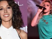 Jennifer Beals fait une apparition surprise au concert de Reneé Rapp et les saphiques paniquent