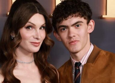 Joe Locke portant juste une serviette pendant l'histoire de Dylan Mulvaney sur IG rend les fans fous