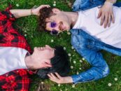 Qu'est-ce que la « floraison sauvage » et les personnes LGBTQ+ devraient-elles se lancer dans cette nouvelle tendance ? Les experts en rencontres interviennent