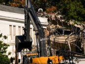 Signe évident d’une dictature imminente, Trump fait de la Maison Blanche sa maison pour toujours.