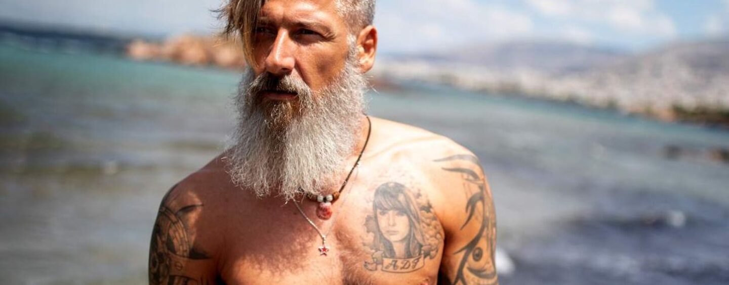 6 choses que les hommes homosexuels devraient savoir avant d'avoir des relations sexuelles avec un renard argenté, selon des experts du sexe