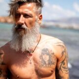 6 choses que les hommes homosexuels devraient savoir avant d'avoir des relations sexuelles avec un renard argenté, selon des experts du sexe