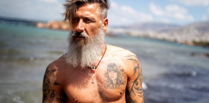 6 choses que les hommes homosexuels devraient savoir avant d'avoir des relations sexuelles avec un renard argenté, selon des experts du sexe