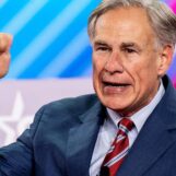 Le Texas ciblera les professeurs qui « poussent les idéologies de gauche », déclare Greg Abbott