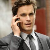 Matt Bomer et les acteurs de White Collar se prononcent de manière hilarante sur le braquage du Louvre
