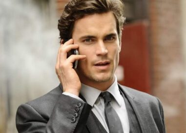 Matt Bomer et les acteurs de White Collar se prononcent de manière hilarante sur le braquage du Louvre