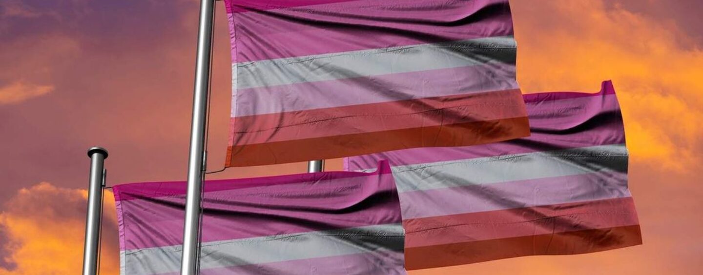 Des femmes queer confessent les choses qu'elles ont faites et qui pourraient entraîner la révocation de leur « carte lesbienne »