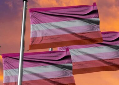 Des femmes queer confessent les choses qu'elles ont faites et qui pourraient entraîner la révocation de leur « carte lesbienne »