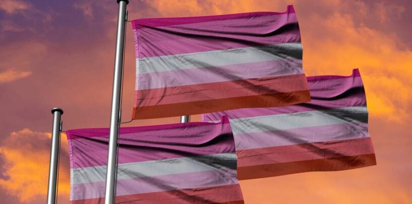 Des femmes queer confessent les choses qu'elles ont faites et qui pourraient entraîner la révocation de leur « carte lesbienne »