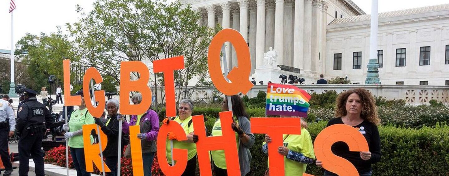 Dernières nouvelles : la Cour suprême des États-Unis doit examiner l'opportunité de réexaminer l'égalité du mariage