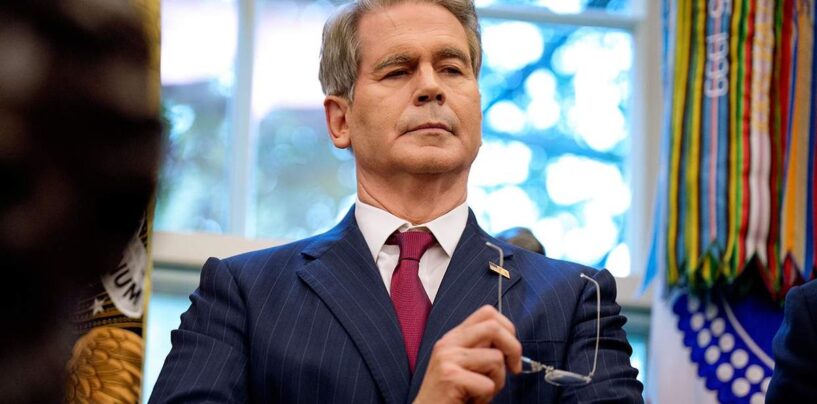 L'ultra-riche Scott Bessent, propriétaire d'un manoir rose, dit qu'il est un « producteur de soja » et Internet s'est moqué de lui