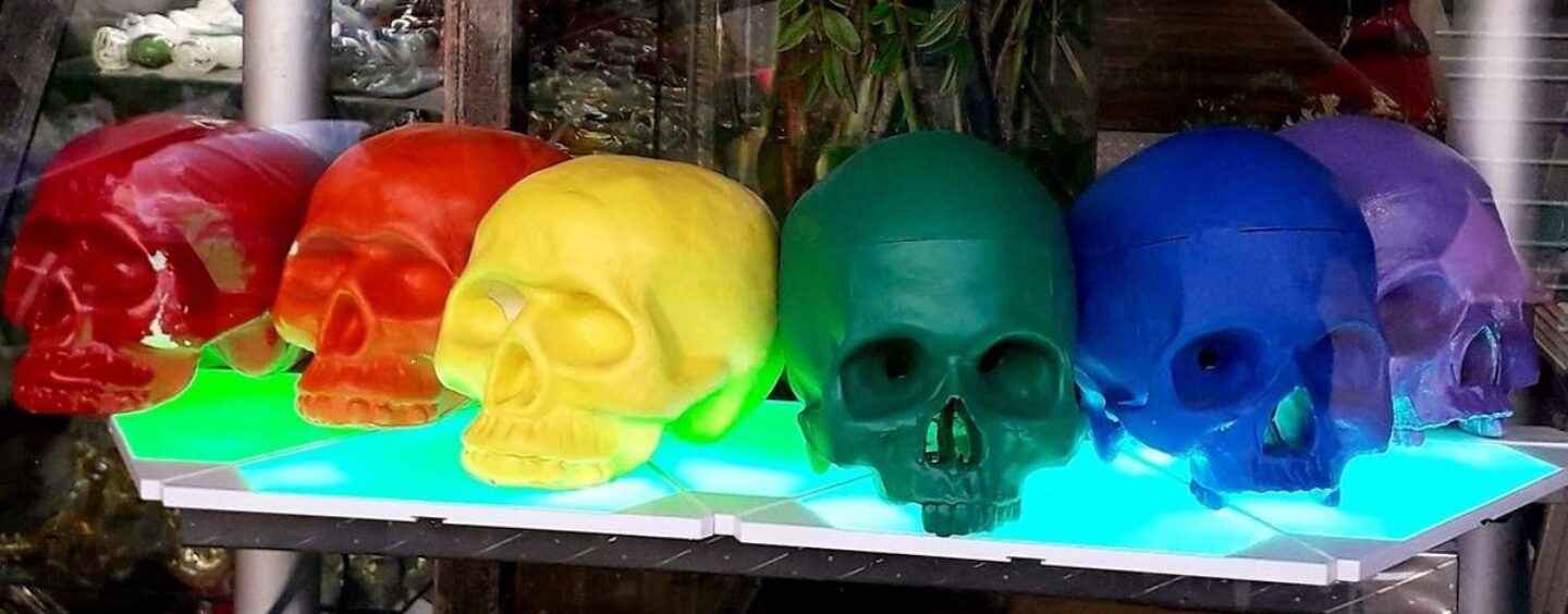 Les 14 meilleurs costumes du mème « Je déteste Halloween gay » en 2025 (jusqu'à présent)