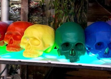 Les 14 meilleurs costumes du mème « Je déteste Halloween gay » en 2025 (jusqu'à présent)