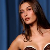 Hailey Bieber n'est pas dérangée par les commentaires selon lesquels elle a l'air trans : « Comme si être trans était une dissidence ? »
