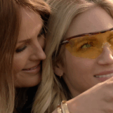 Malin Åkerman explique comment les scènes de sexe avec Brittany Snow sont devenues stimulantes sur le tournage de The Hunting Wives