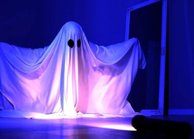 Qu’est-ce que « l’éclairage fantôme » ? Des experts en rencontres révèlent pourquoi les personnes LGBTQ+ le font davantage